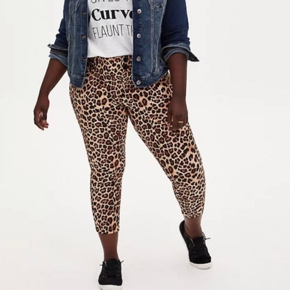 Torrid Sz 14 Ponte Leopard Button Up Crop Pants = sz 1